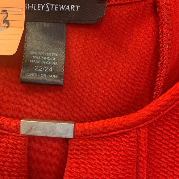 Red top - Picture 3 of 4